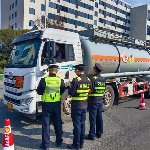 宜春市交通運輸執法支隊 守護旅客平安回家路，保障城市配送運輸服務
